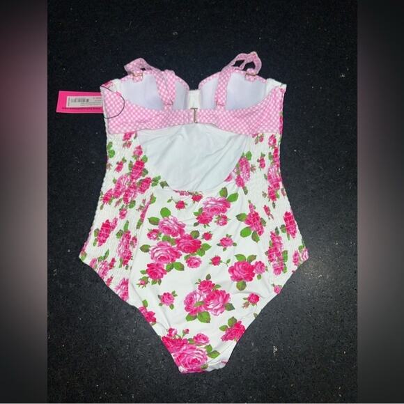 NEW BETSEY JOHNSON LOVE ALWAYS PRINT WHITE PINK ROSES ONE PEICE SWIMSUIT SZ M - Picture 4 of 13
